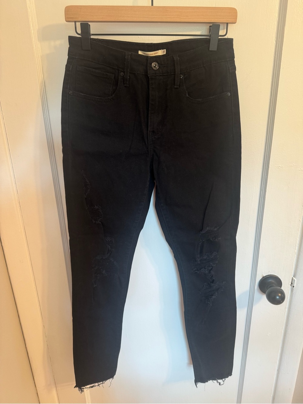 Levi’s Black Distressed Jeans